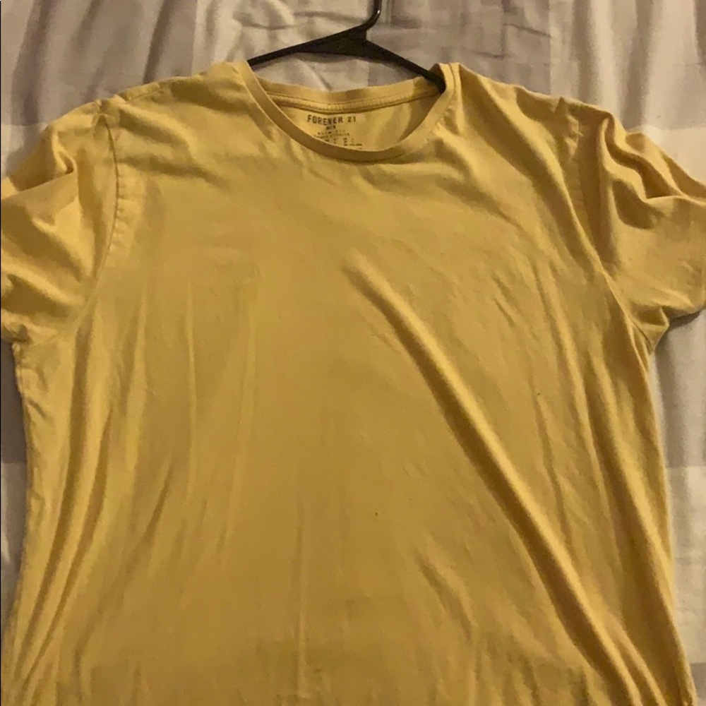 I’m selling this large slim fit shirt from forever